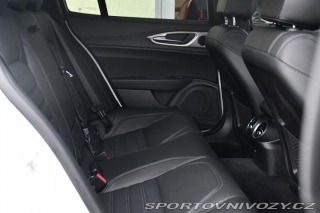 Alfa Romeo Giulia 2.0T VELOCE PANO AT8-Q4 2 2024