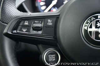 Alfa Romeo Giulia 2.0T VELOCE PANO AT8-Q4 2 2024