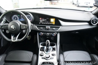 Alfa Romeo Giulia 2.0T VELOCE PANO AT8-Q4 2 2024