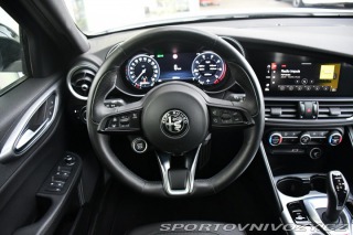 Alfa Romeo Giulia 2.0T VELOCE PANO AT8-Q4 2 2024