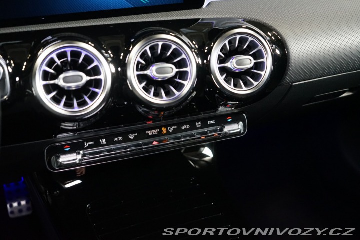 Mercedes-Benz CLA 180*AMG*KAMERA*LED*CZ 2020