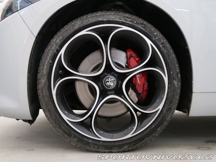 Alfa Romeo Giulia 2.0TURBO,CZ,1Maj,VELOCE,A 1800