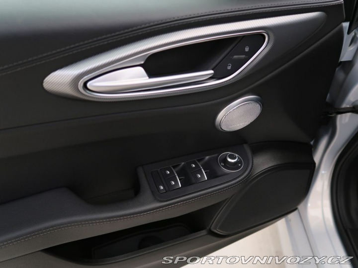 Alfa Romeo Giulia 2.0TURBO,CZ,1Maj,VELOCE,A 1800