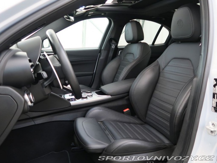 Alfa Romeo Giulia 2.0TURBO,CZ,1Maj,VELOCE,A 1800