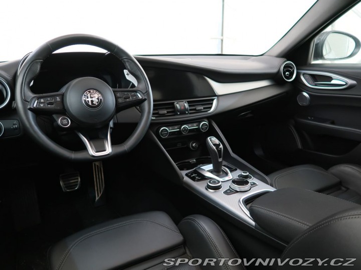 Alfa Romeo Giulia 2.0TURBO,CZ,1Maj,VELOCE,A 1800