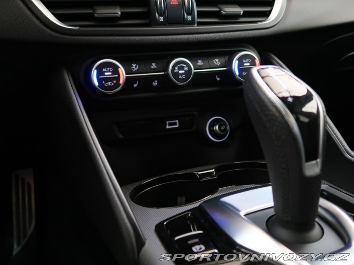Alfa Romeo Giulia 2.0TURBO,CZ,1Maj,VELOCE,A 1800