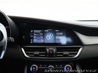 Alfa Romeo Giulia 2.0TURBO,CZ,1Maj,VELOCE,A 1800