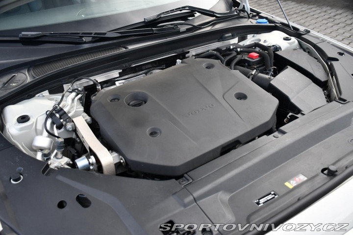 Volvo V90 CC B5 FACELIFT PRAV.SERVI 2021