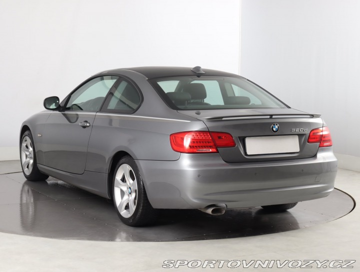 BMW 3 320 d 2011