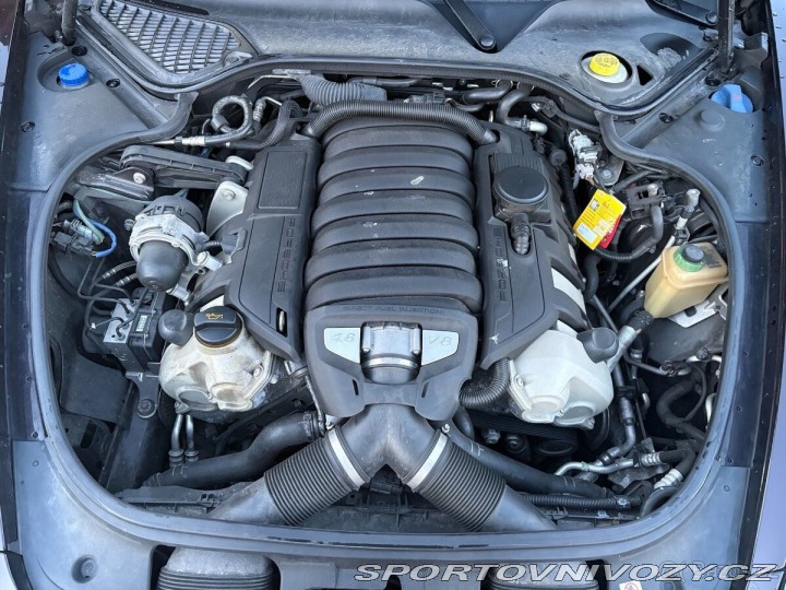 Porsche Panamera 4S 2011