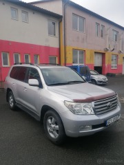 Toyota  Land Cruiser V8