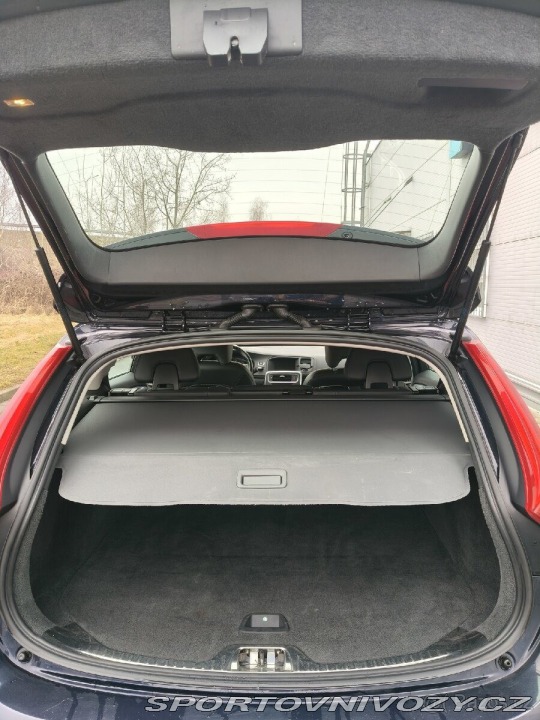 Volvo V60 2,0   AUTO 2015