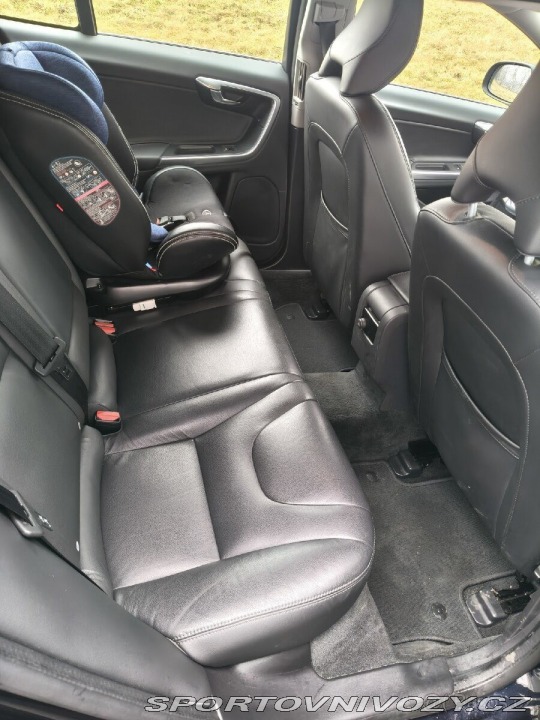 Volvo V60 2,0   AUTO 2015