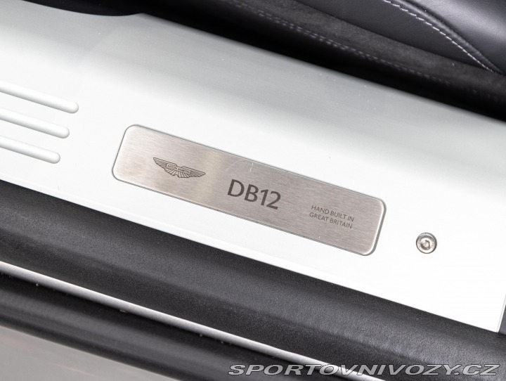 Aston Martin DB12  2025