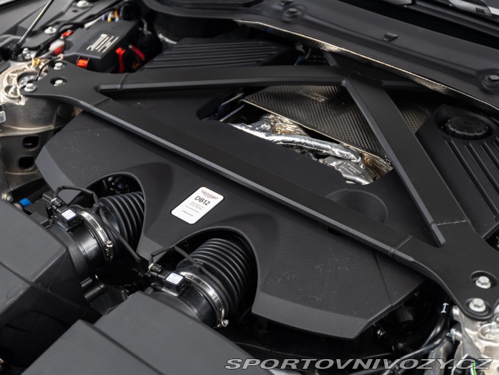 Aston Martin DB12  2025