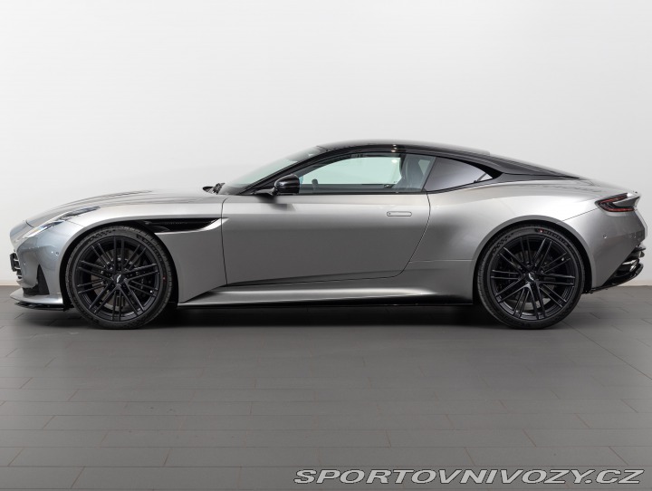 Aston Martin DB12  2025