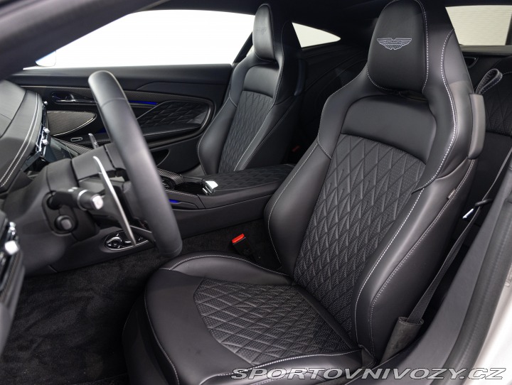 Aston Martin DB12  2025