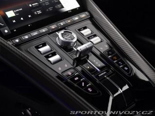 Aston Martin DB12  2025