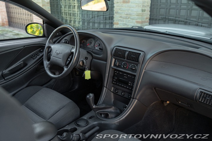 Ford Mustang GT V8 SRS 2002