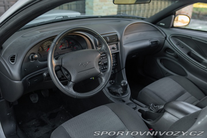 Ford Mustang GT V8 SRS 2002