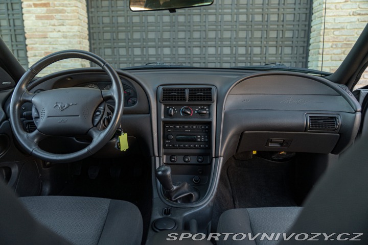 Ford Mustang GT V8 SRS 2002