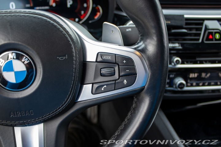 BMW 5 M550i xDrive A/T / AJ NA 2017