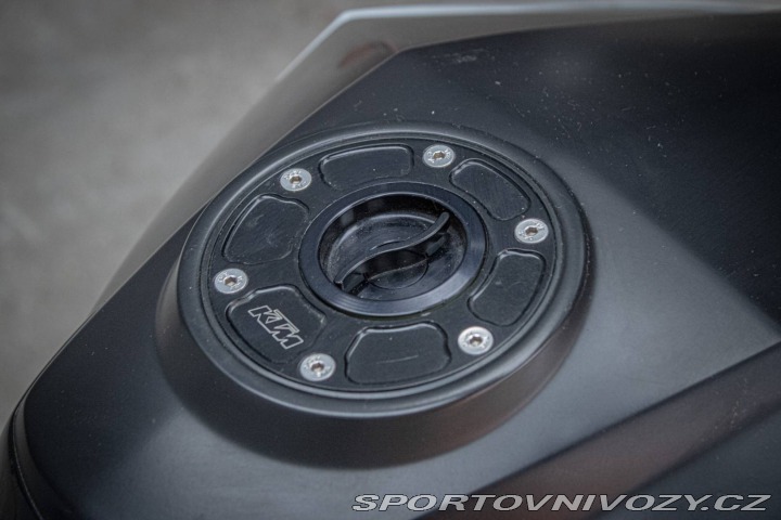 KTM Ostatní modely 990 Super Duke  R / AJ NA SPLÁTKY / PROT 2012