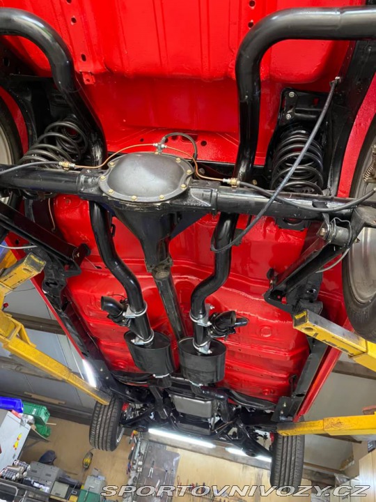 Pontiac GTO T37 (s přední maskou GTO a Ram Air kapotou) 1971