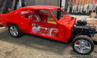 Pontiac GTO T37 (s přední maskou GTO a Ram Air kapotou) 1971