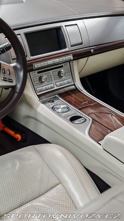 Jaguar XF 5,0   V8 – servisovaný, r 2010