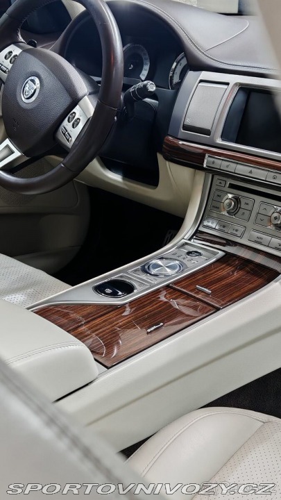 Jaguar XF 5,0   V8 – servisovaný, r 2010