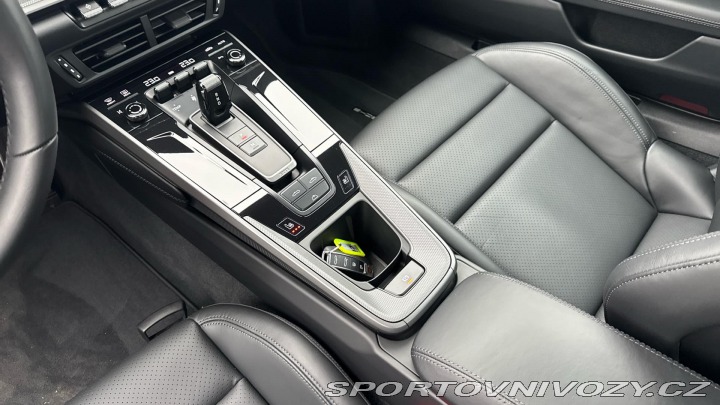 Porsche 911 Carrera 2025