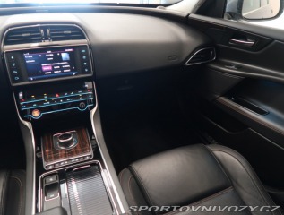 Jaguar XE E-Performance 2019