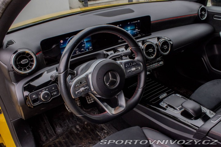 Mercedes-Benz A 180 benzín / AMG Line / 2019