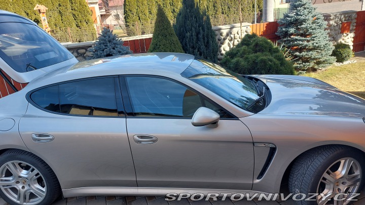 Porsche Panamera 4 2010