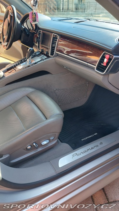 Porsche Panamera 4 2010