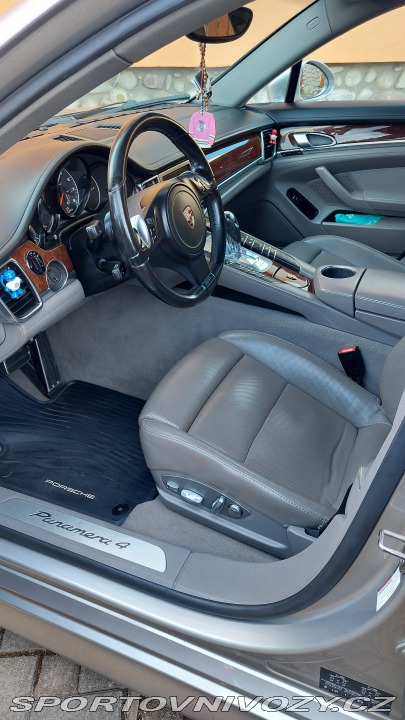 Porsche Panamera 4 2010