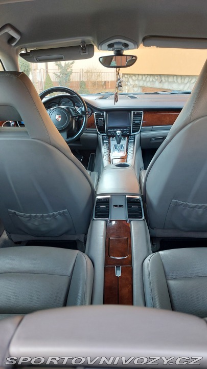 Porsche Panamera 4 2010