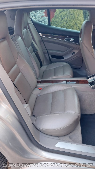 Porsche Panamera 4 2010