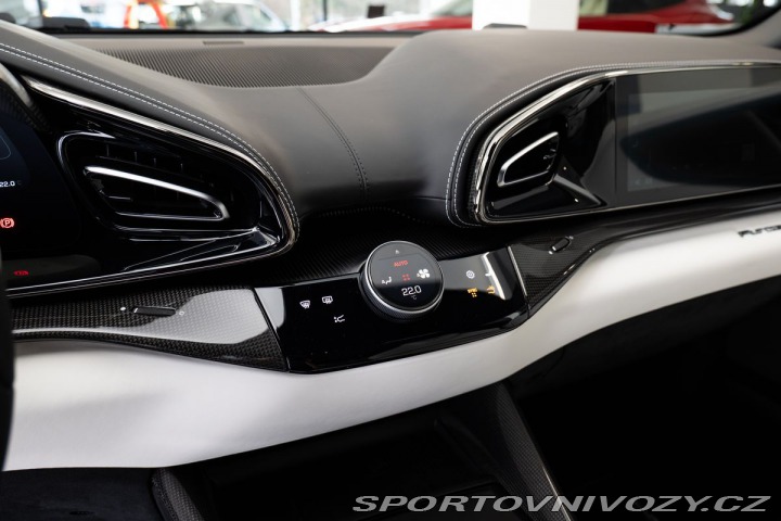 Ferrari Purosangue Pano/LIFT/Masáž/Ventilace 2026