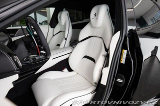 Ferrari Purosangue Pano/LIFT/Masáž/Ventilace 2026