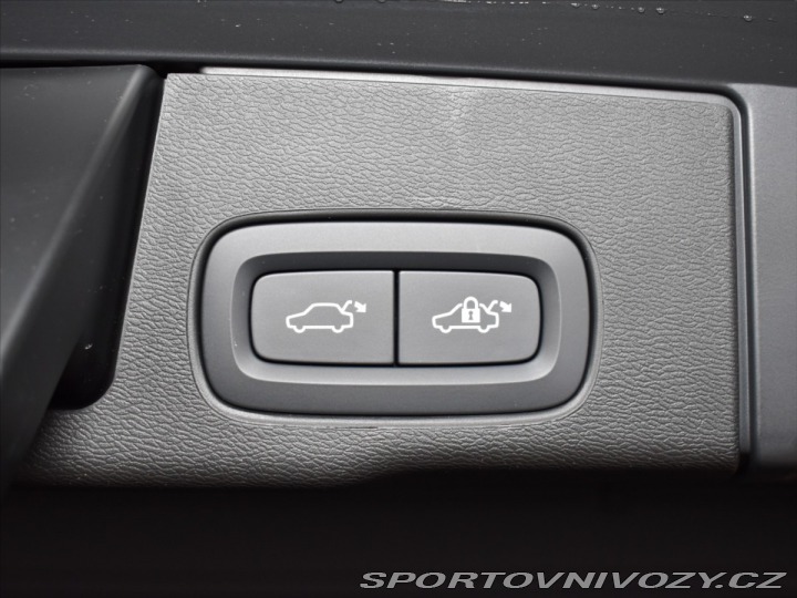 Volvo Ostatní modely XC60 2,0 T8 AWD Black Edition 2025
