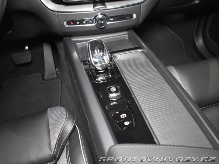 Volvo Ostatní modely XC60 2,0 T8 AWD Black Edition 2025