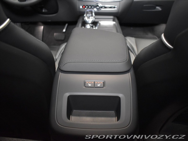 Volvo Ostatní modely XC60 2,0 T8 AWD Black Edition 2025
