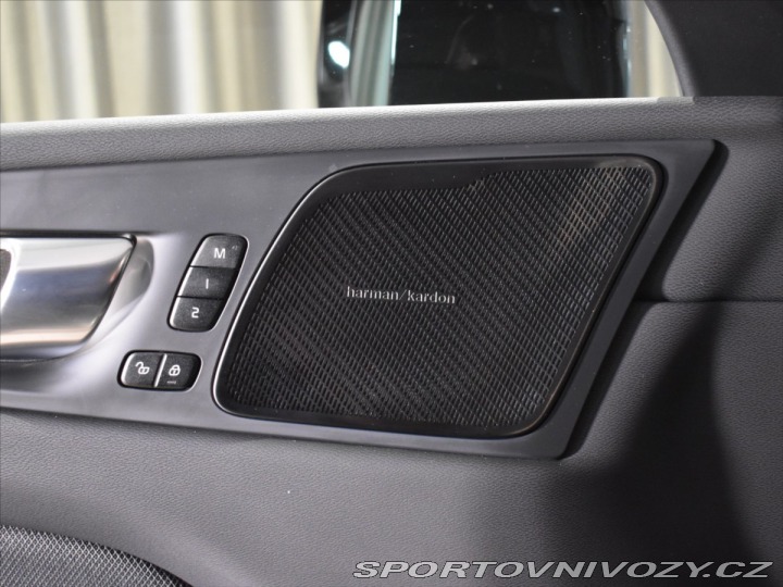 Volvo Ostatní modely XC60 2,0 T8 AWD Black Edition 2025