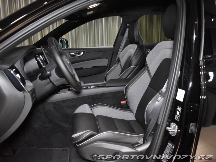 Volvo Ostatní modely XC60 2,0 T8 AWD Black Edition 2025