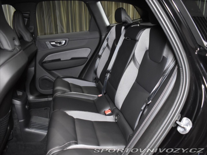 Volvo Ostatní modely XC60 2,0 T8 AWD Black Edition 2025