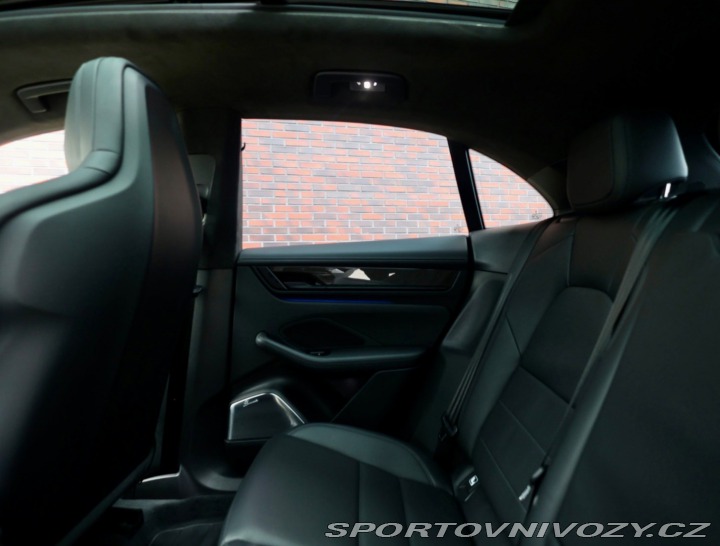 Porsche Macan Turbo | Panoráma - Ťažné 2024