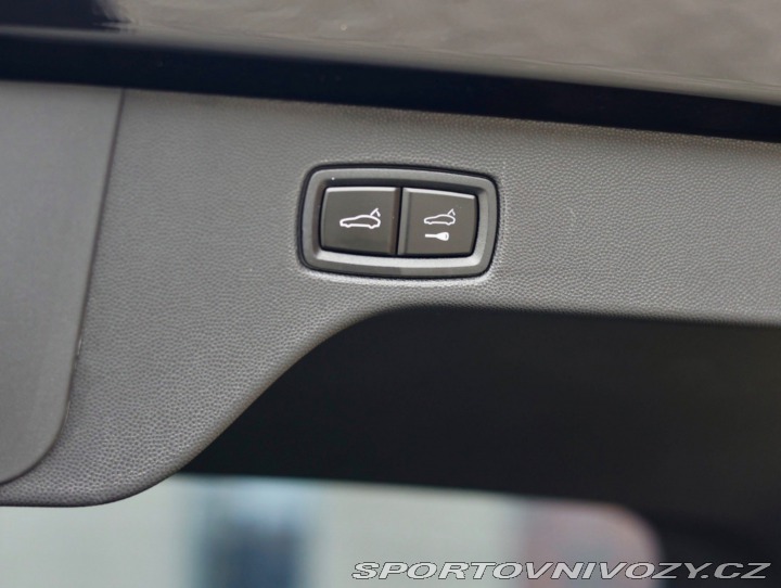 Porsche Macan Turbo | Panoráma - Ťažné 2024