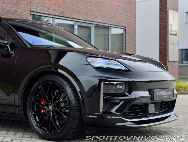 Porsche Macan Turbo | Panoráma - Ťažné 2024